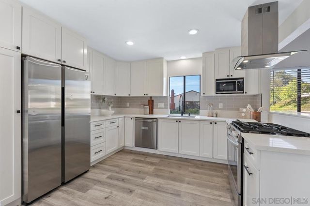 2053 Golden Circle Dr, Escondido, CA 92026