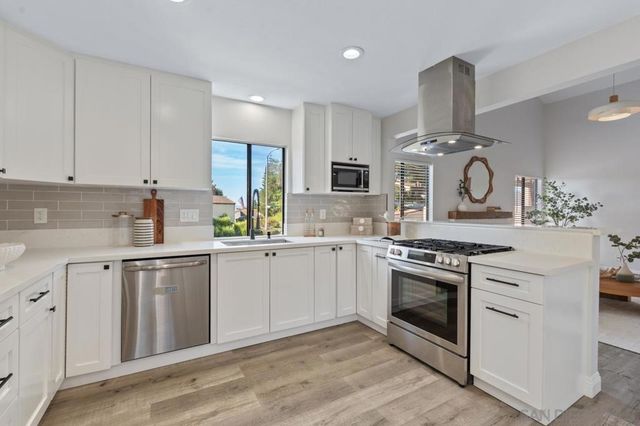 2053 Golden Circle Dr, Escondido, CA 92026