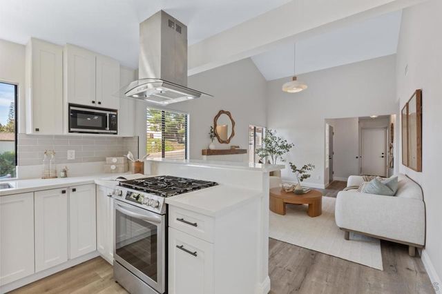 2053 Golden Circle Dr, Escondido, CA 92026