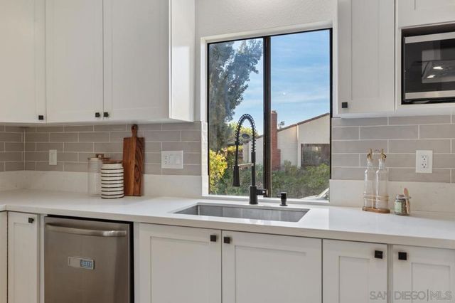 2053 Golden Circle Dr, Escondido, CA 92026