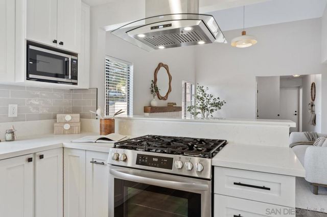 2053 Golden Circle Dr, Escondido, CA 92026