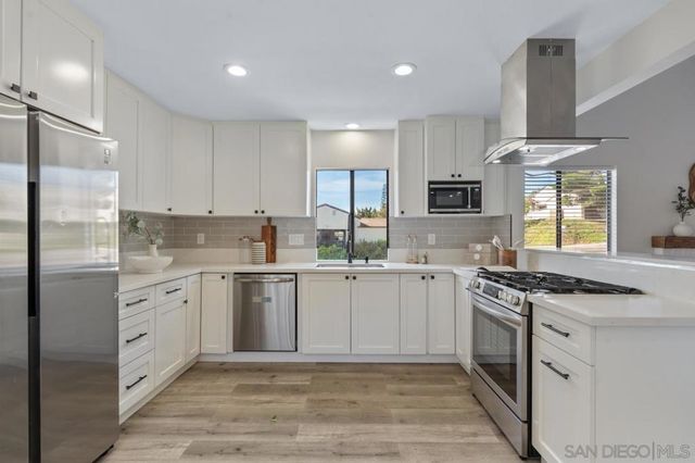 2053 Golden Circle Dr, Escondido, CA 92026