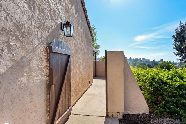 2053 Golden Circle Dr, Escondido, CA 92026