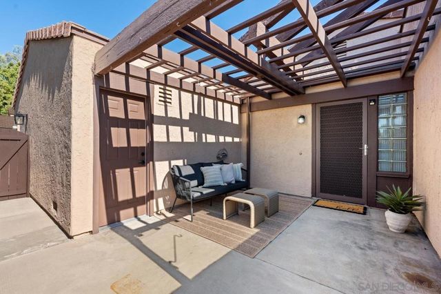 2053 Golden Circle Dr, Escondido, CA 92026