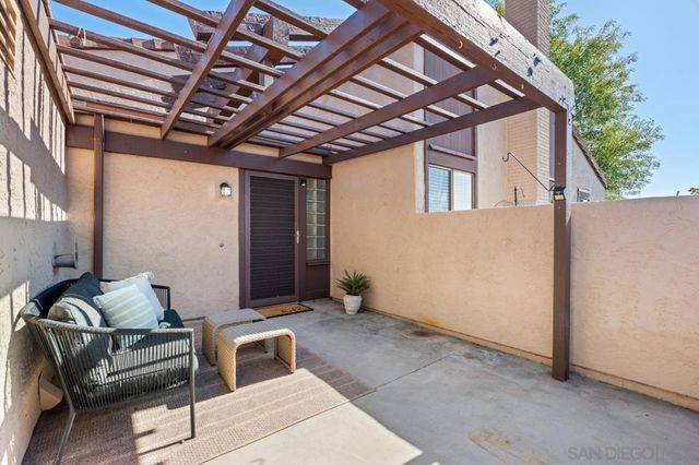 2053 Golden Circle Dr, Escondido, CA 92026