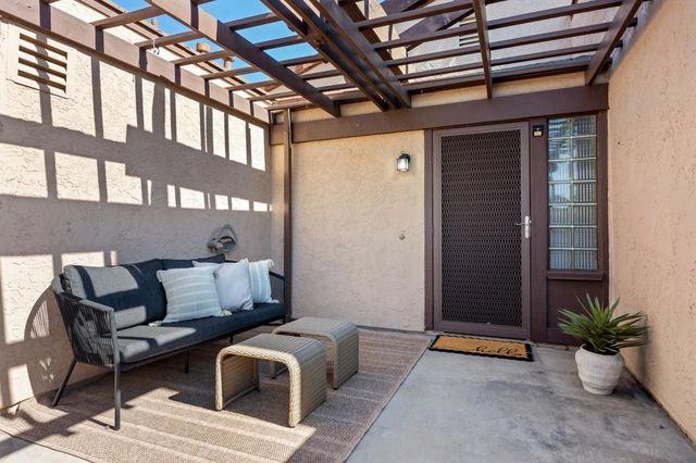 2053 Golden Circle Dr, Escondido, CA 92026