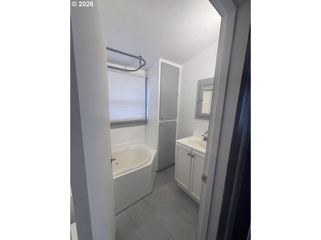 2208 CEDAR St, La Grande, OR 97850