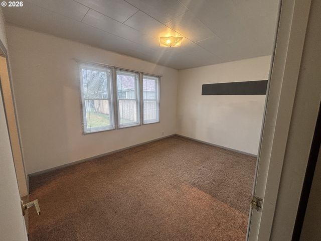 2208 CEDAR St, La Grande, OR 97850