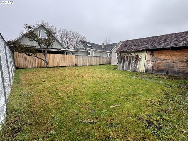 2208 CEDAR St, La Grande, OR 97850