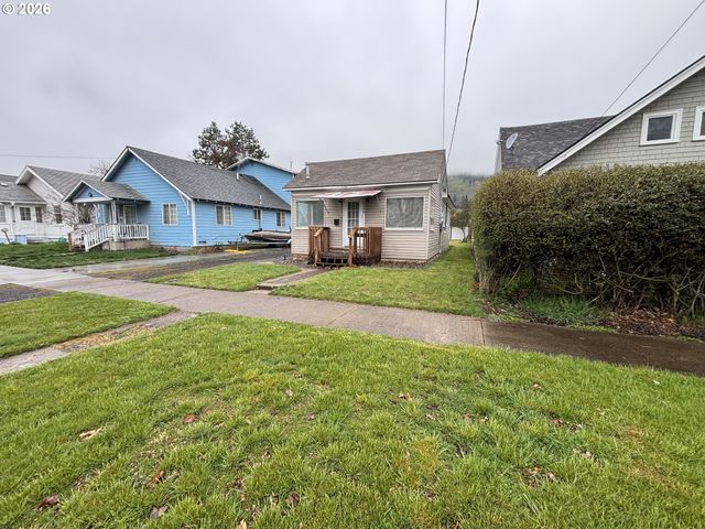 2208 CEDAR St, La Grande, OR 97850