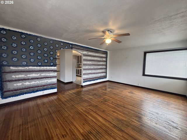 2208 CEDAR St, La Grande, OR 97850