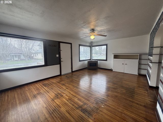 2208 CEDAR St, La Grande, OR 97850