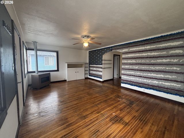 2208 CEDAR St, La Grande, OR 97850