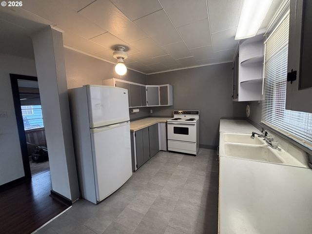 2208 CEDAR St, La Grande, OR 97850