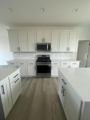 596 Twin Creeks DRIVE, Dousman, WI 53118