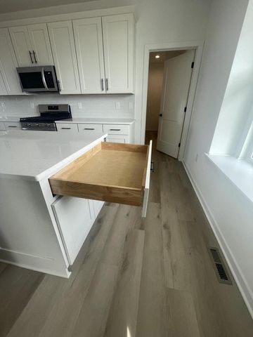 596 Twin Creeks DRIVE, Dousman, WI 53118