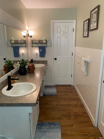 9200 W Lonebeech Drive, Muncie, IN 47304