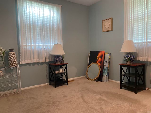 9200 W Lonebeech Drive, Muncie, IN 47304