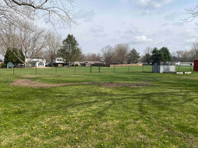 9200 W Lonebeech Drive, Muncie, IN 47304