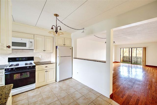 175 Hoffman Avenue 102, Cranston, RI 02920