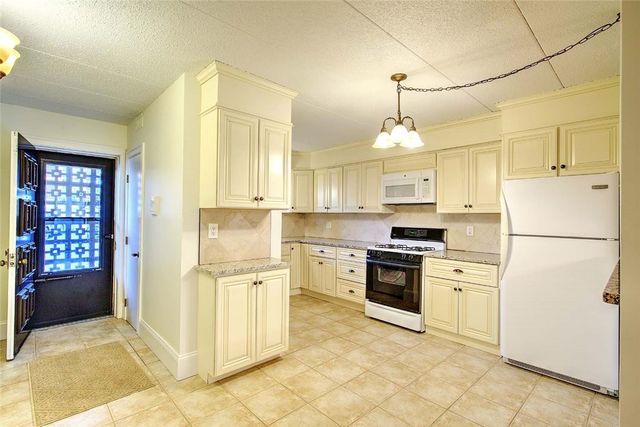 175 Hoffman Avenue 102, Cranston, RI 02920