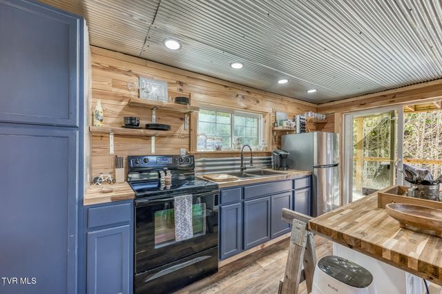 633 T Greer Road, Mountain City, TN 37683