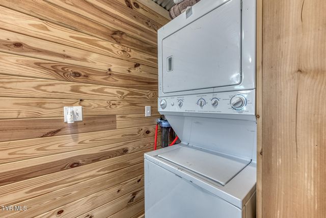633 T Greer Road, Mountain City, TN 37683