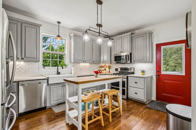 2409 Sylvia Rd, Dickson, TN 37055