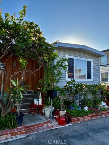 30 Welcome Lane, Seal Beach, CA 90740