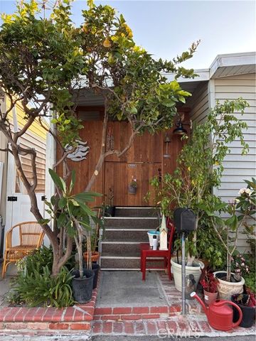 30 Welcome Lane, Seal Beach, CA 90740