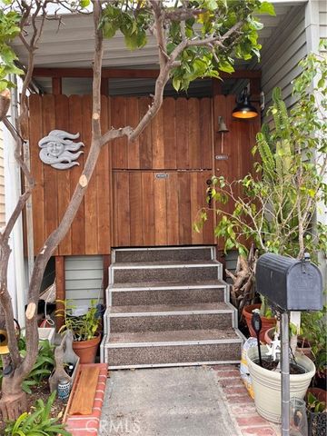 30 Welcome Lane, Seal Beach, CA 90740