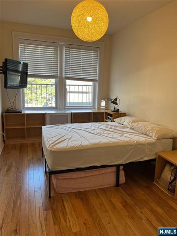 218 Broad Avenue 1E, Leonia, NJ 07605