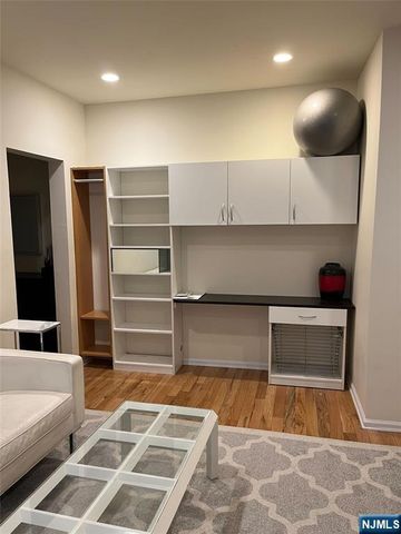 218 Broad Avenue 1E, Leonia, NJ 07605