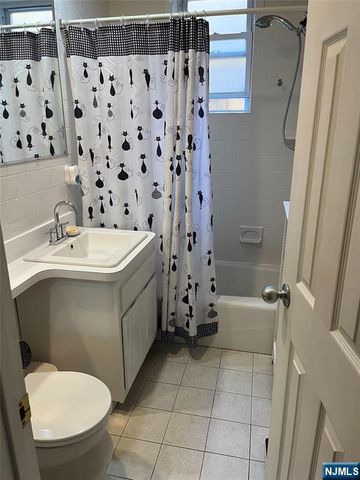 218 Broad Avenue 1E, Leonia, NJ 07605