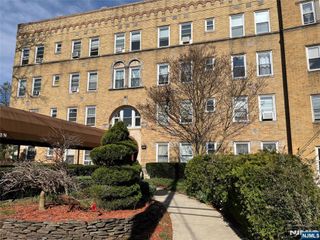 218 Broad Avenue 1E, Leonia, NJ 07605
