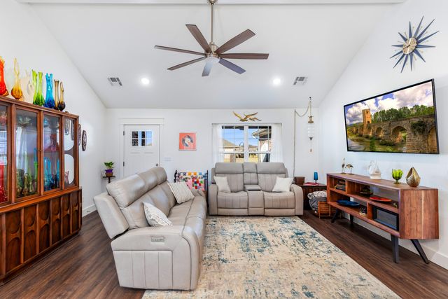 1019 Village Drive, Grove, OK 74344