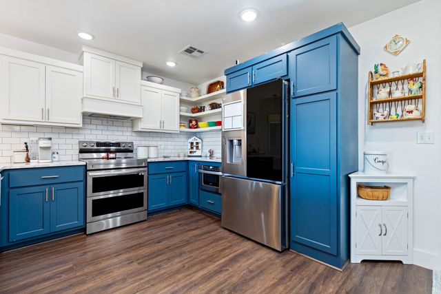 1019 Village Drive, Grove, OK 74344