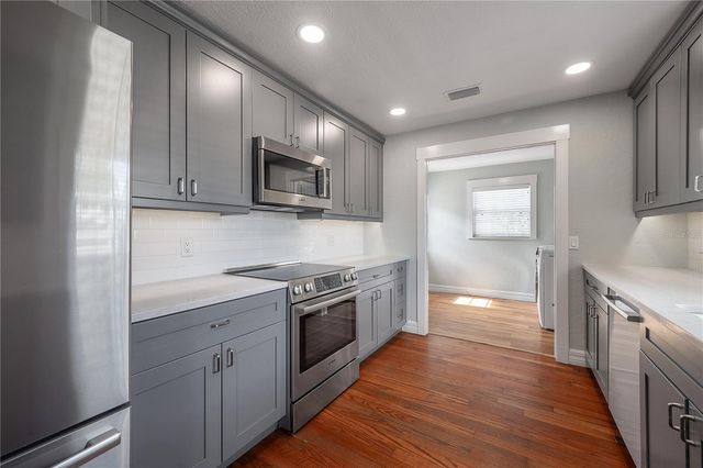 2714 W FIG STREET, Tampa, FL 33609