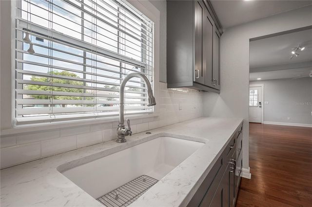 2714 W FIG STREET, Tampa, FL 33609
