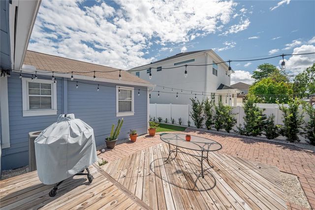2714 W FIG STREET, Tampa, FL 33609