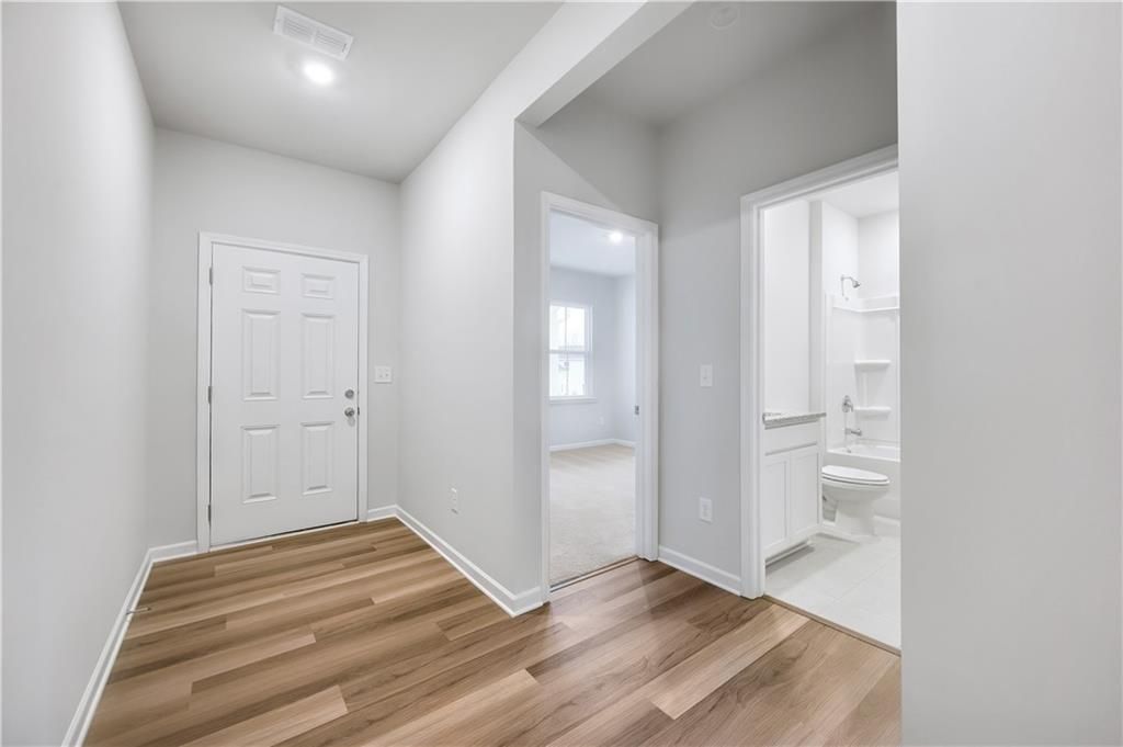 Image 4 of property listing at 3158 Bronte Court, Gainesville, GA 30507