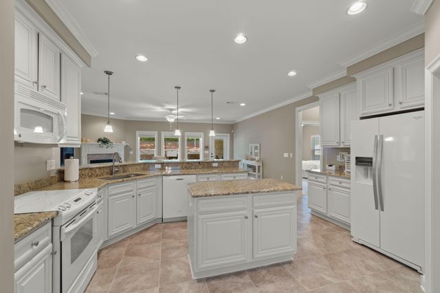 562 Falcon Trail, Niceville, FL 32578