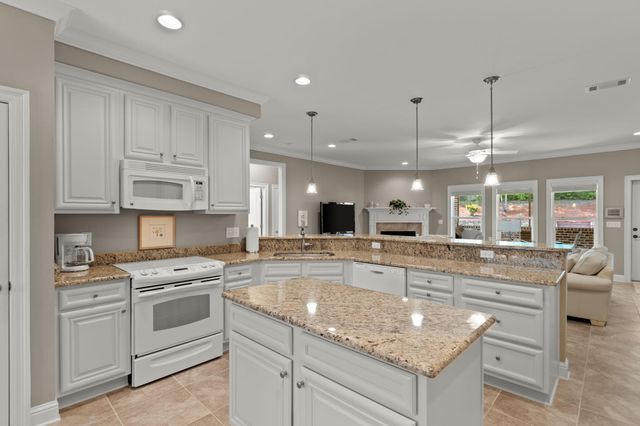 562 Falcon Trail, Niceville, FL 32578