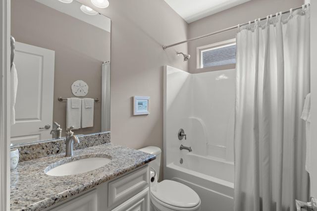 562 Falcon Trail, Niceville, FL 32578
