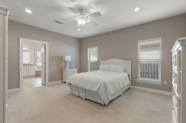 562 Falcon Trail, Niceville, FL 32578