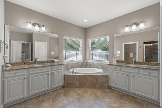 562 Falcon Trail, Niceville, FL 32578
