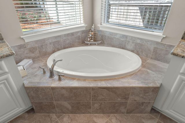 562 Falcon Trail, Niceville, FL 32578
