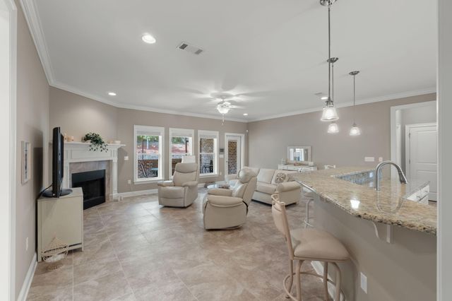 562 Falcon Trail, Niceville, FL 32578