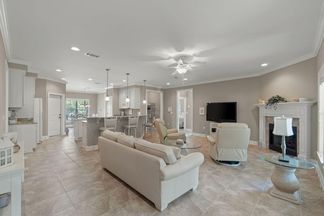 562 Falcon Trail, Niceville, FL 32578