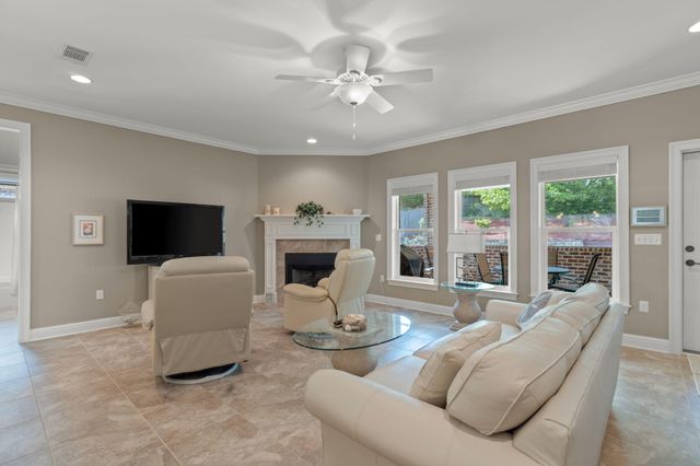 562 Falcon Trail, Niceville, FL 32578